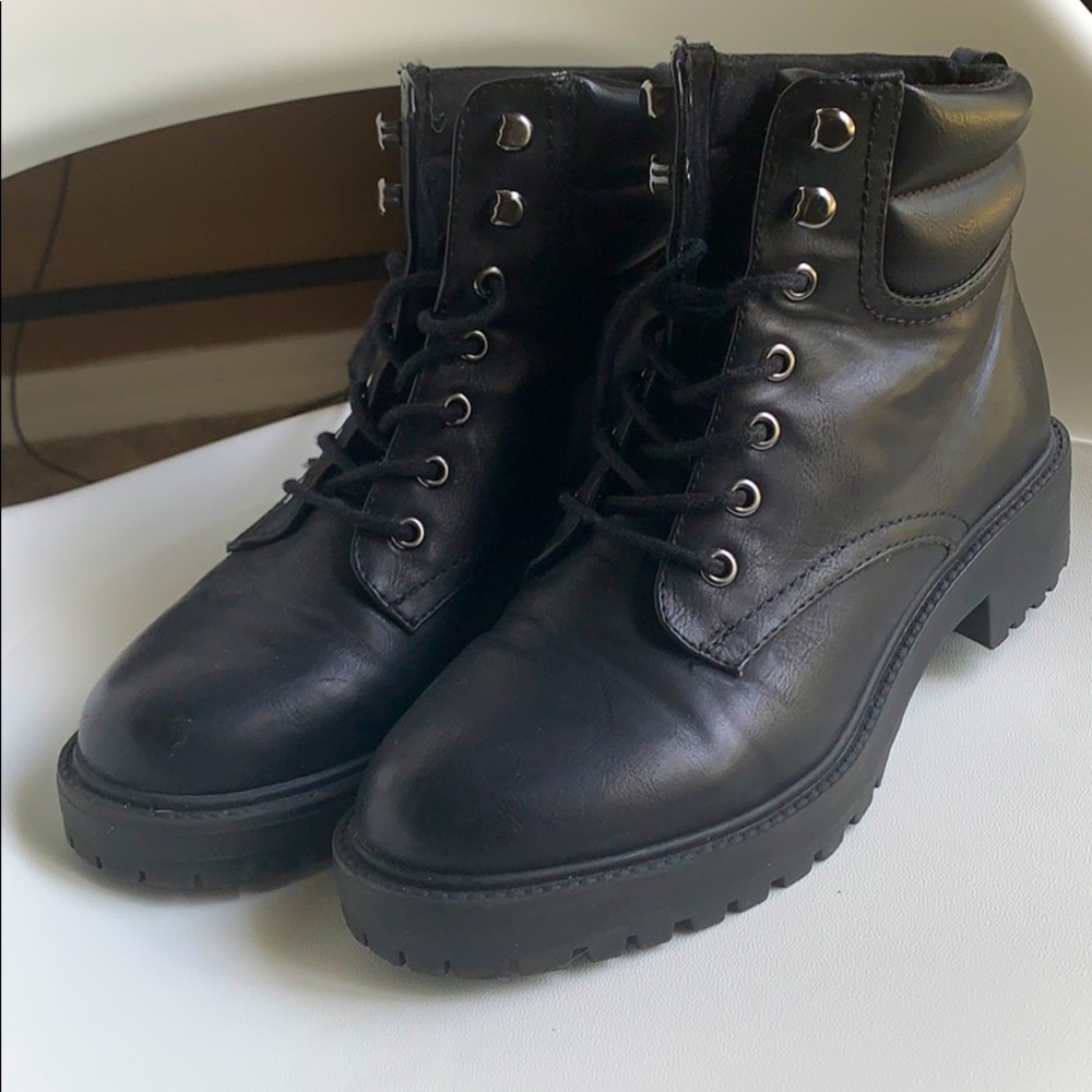 *SOLD* Combat boots